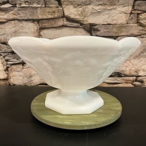Vintage ANCHOR HOCKING White Milk Glass Footed Serving Fruit Bowl Grapevine